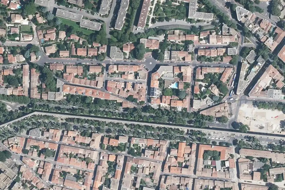 Vue aérienne du boulevard des Arceaux et de l’aqueduc, à Montpellier