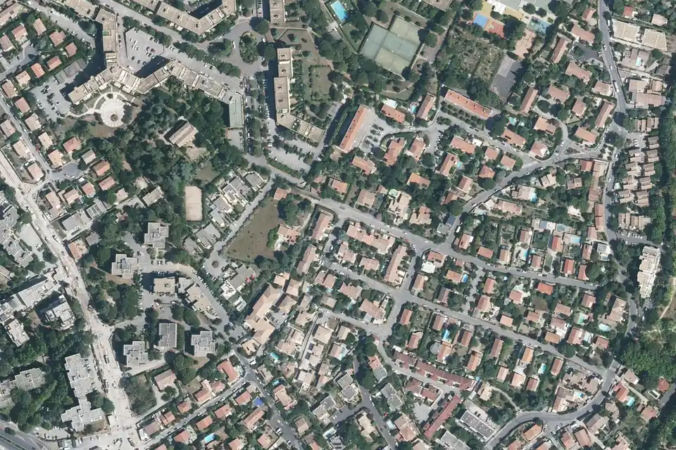 Vue aérienne des rues pavillonnaires d’Estanove, à Montpellier